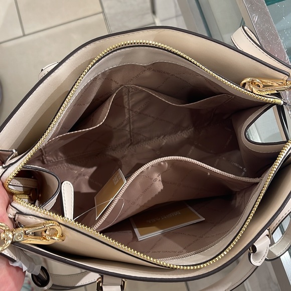 Michael Kors Sheila Medium Center Zip Satchel Crossbody Bag
Light Cream 
NWT - Picture 10 of 16